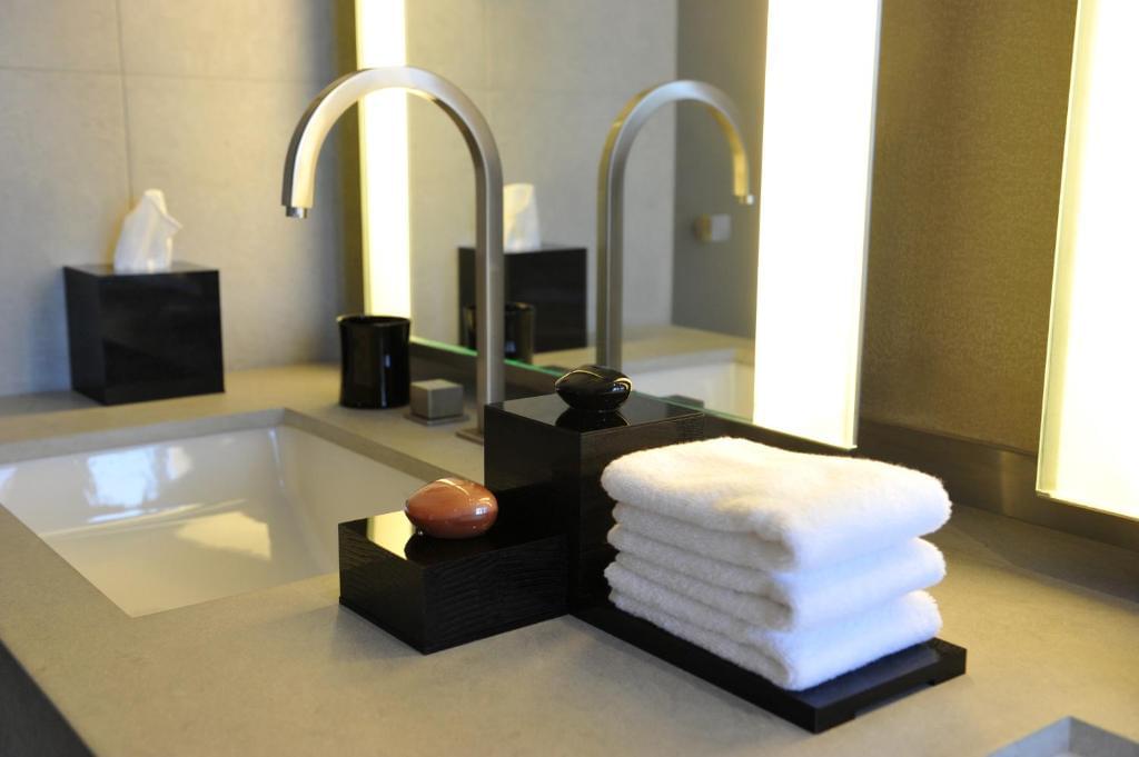 Armani Fountain suite