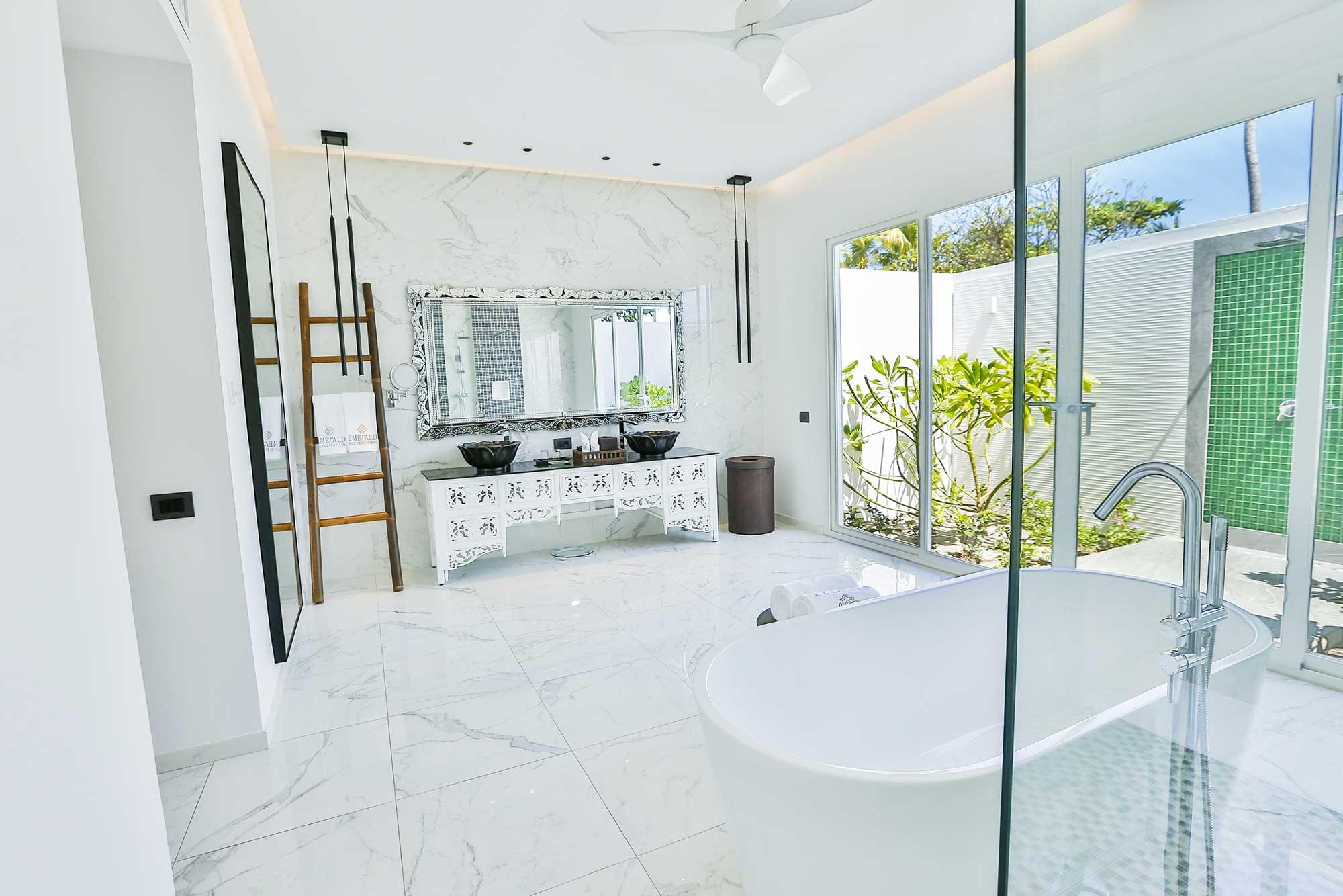 Jacuzzi beach villa