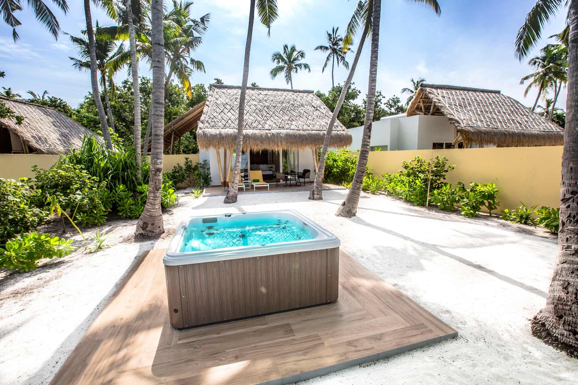 Jacuzzi beach villa