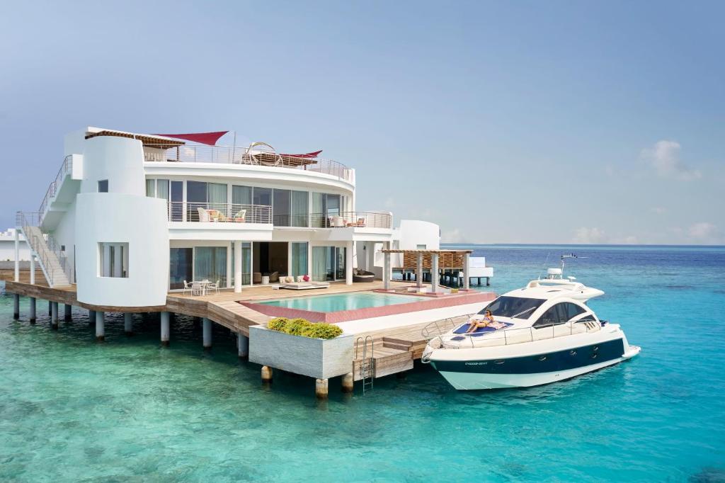 LUX* overwater retreat